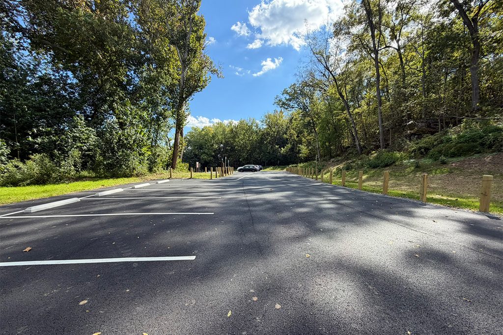 Parking at Veterans Park
